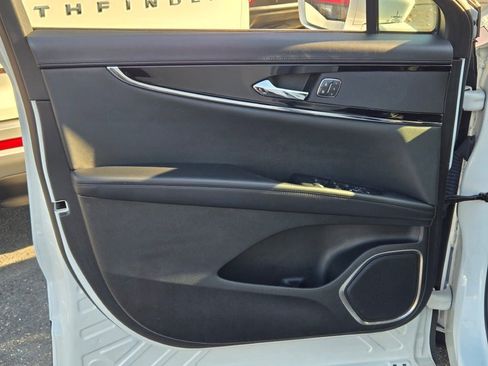 Certified 2022 Lincoln Nautilus AWD w/ Premium Package image 19