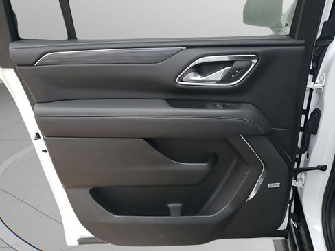 Used 2024 GMC Yukon XL SLT w/ SLT Luxury Package image 17