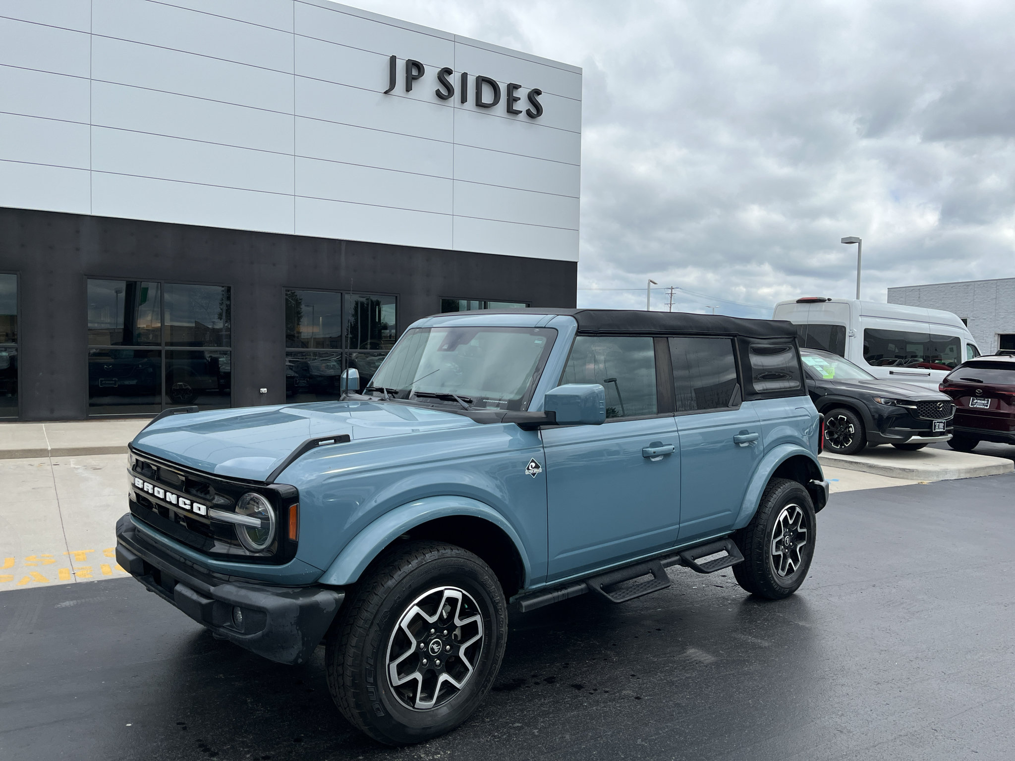 Used 2023 Ford Bronco Outer Banks AWD/4WD image 1