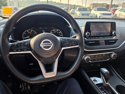 Used 2022 Nissan Altima 2.5 S w/ Driver Assist Package FWD image 9