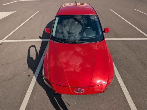 Used 2022 Hyundai Elantra SEL w/ Convenience Package image 3