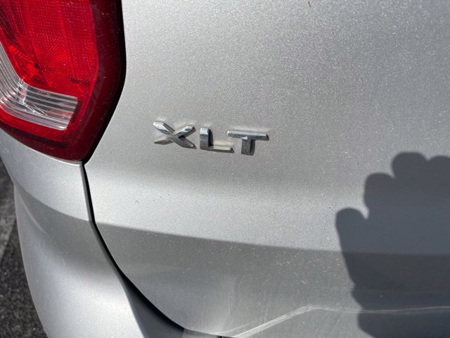 Used 2018 Ford Explorer XLT w/ Equipment Group 202A AWD/4WD image 12