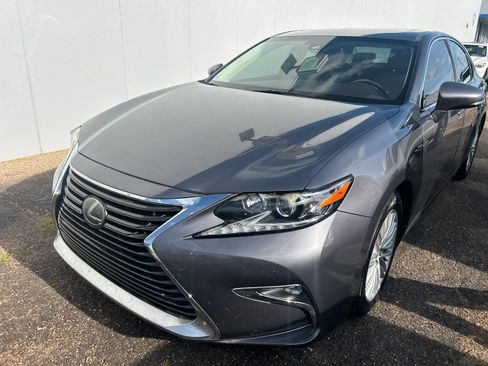 Used 2017 Lexus ES 350 w/ Premium Package FWD image 4