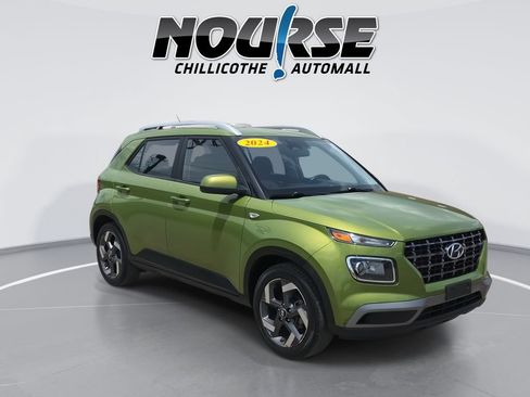Used 2024 Hyundai Venue SEL FWD image 2