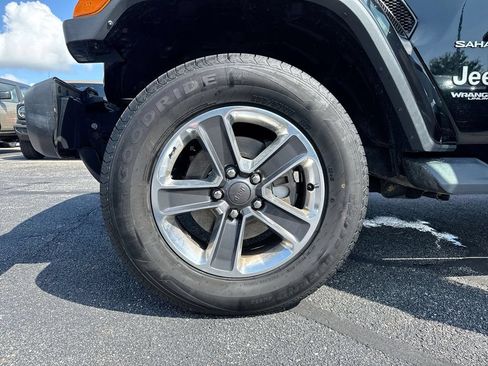 Used 2019 Jeep Wrangler Unlimited Sahara AWD/4WD image 26