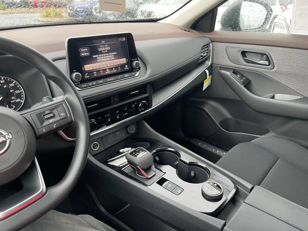 Used 2023 Nissan Rogue S AWD/4WD image 10