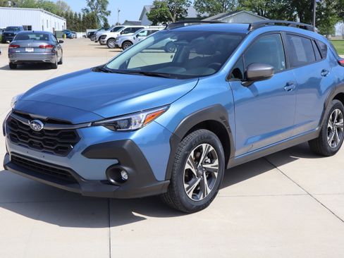 Used 2024 Subaru Crosstrek 2.0i Premium w/ Popular Package #3 AWD/4WD image 2
