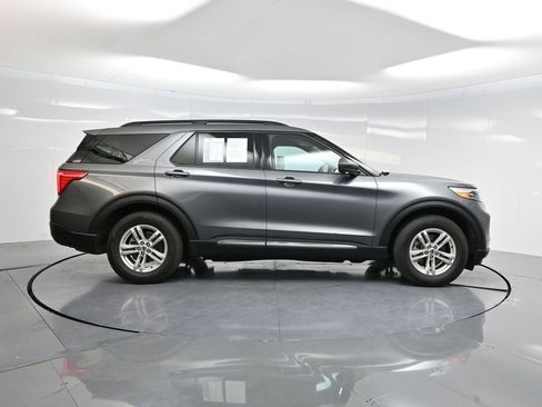 Used 2022 Ford Explorer XLT image 38
