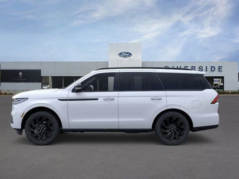 New 2025 Lincoln Navigator Reserve w/ Jet Appearance Package image 3