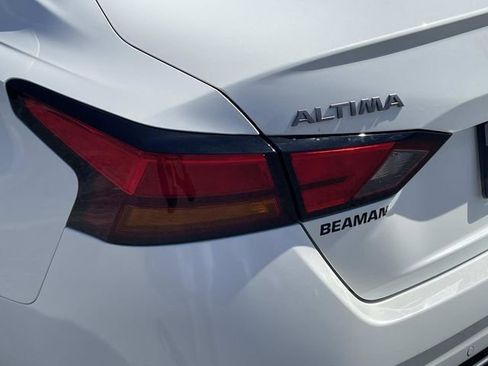 Used 2025 Nissan Altima 2.5 SL FWD image 10