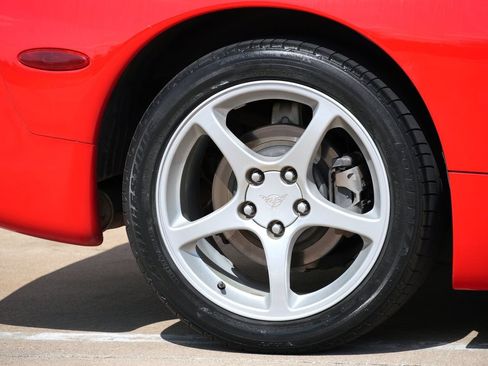 Used 2004 Chevrolet Corvette Coupe w/ Preferred Equipment Group RWD image 18