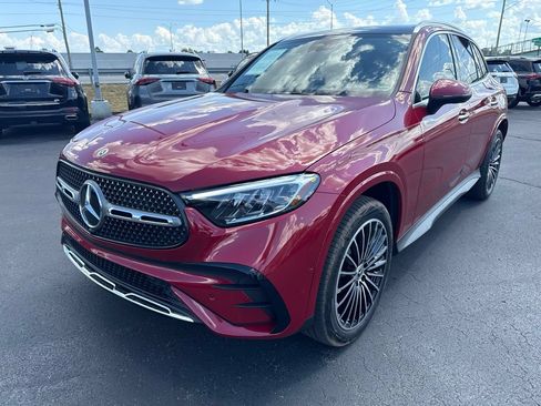 Used 2025 Mercedes-Benz GLC 300 4MATIC image 1