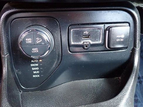 Used 2017 Jeep Renegade Trailhawk AWD/4WD image 17