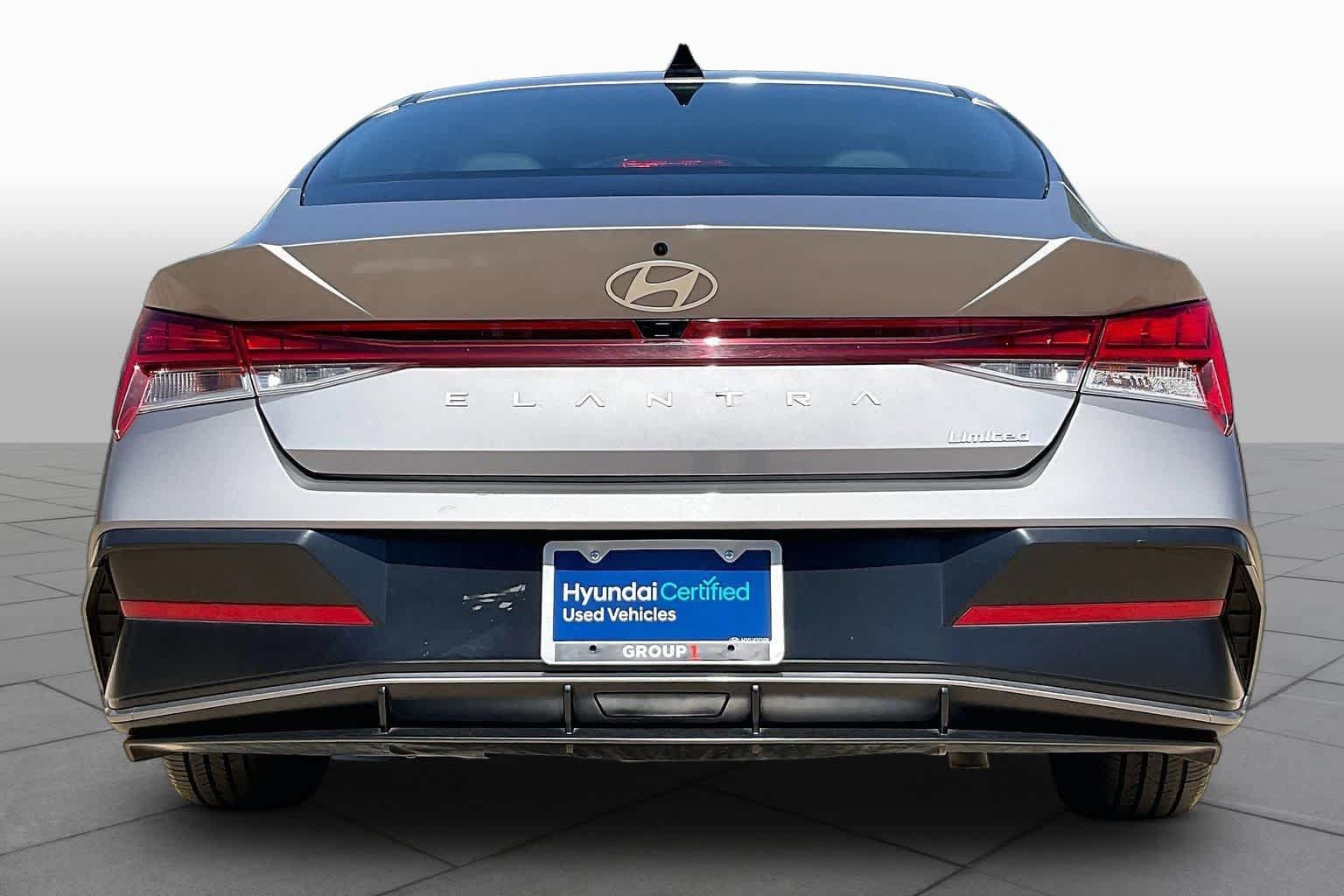 Certified 2025 Hyundai Elantra Limited FWD image 5