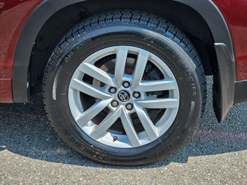 Used 2016 Toyota Highlander LE AWD/4WD image 9