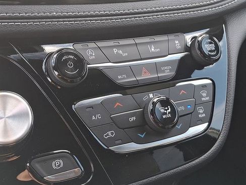 New 2026 Chrysler Pacifica Select w/ S Appearance Package image 13