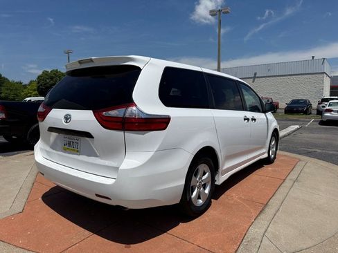 Used 2019 Toyota Sienna L FWD image 6