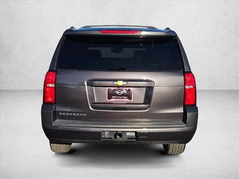 Used 2018 Chevrolet Suburban LT image 7
