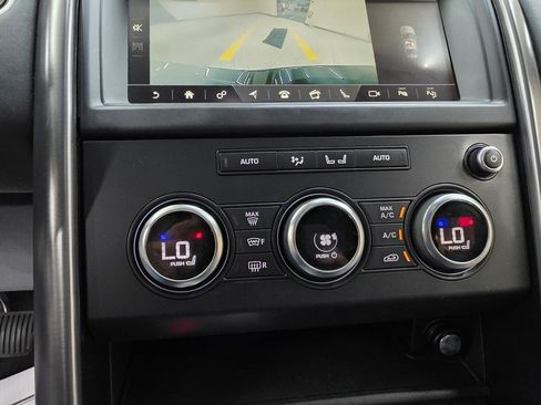 Used 2020 Land Rover Discovery Landmark AWD/4WD image 39