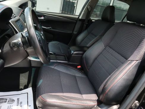 Used 2015 Toyota Camry SE FWD image 5