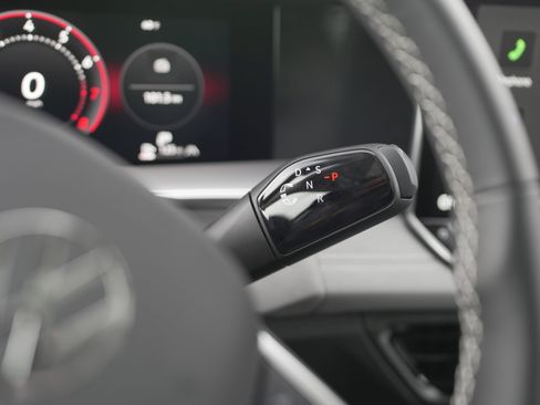 New 2025 Volkswagen Tiguan SE image 21