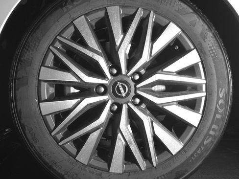 Used 2025 Nissan Altima 2.5 SV FWD image 12