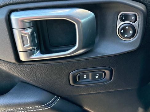 Used 2019 Jeep Wrangler Unlimited Sahara w/ Quick Order Package 24M Moab image 17