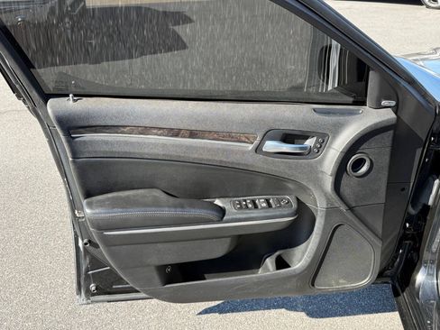 Used 2014 Chrysler 300 C RWD image 13