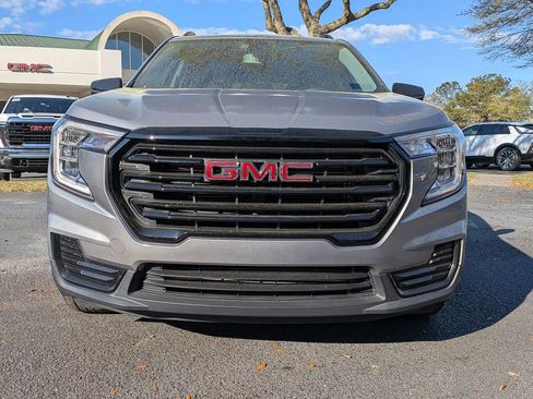Used 2023 GMC Terrain SLE w/ Driver Convenience Package FWD image 9
