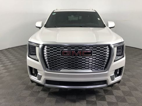 Used 2022 GMC Yukon Denali w/ Denali Premium Package image 3