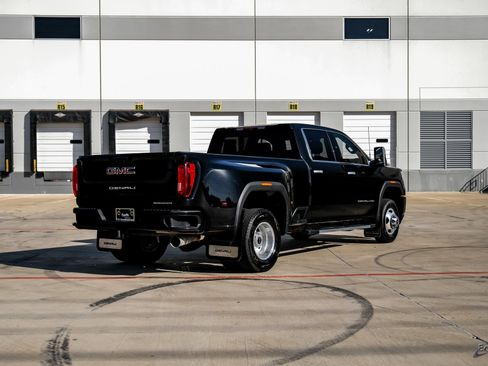 Used 2022 GMC Sierra 3500 Denali w/ Technology Package image 13