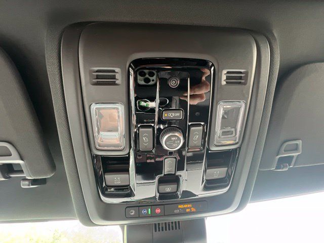 New 2026 GMC Yukon Elevation w/ Elevation Premium Package AWD/4WD image 18