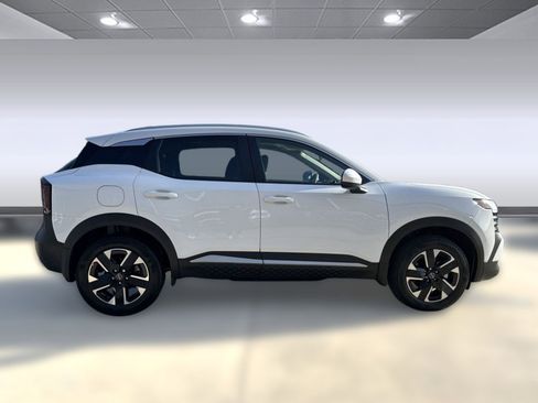 New 2025 Nissan Kicks SV w/ SV Premium Package image 7