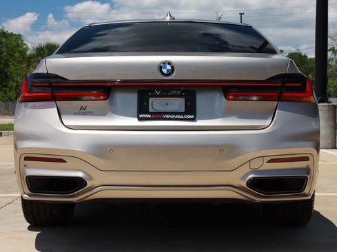 Used 2022 BMW 740i w/ Luxury Rear Seating Package RWD image 10