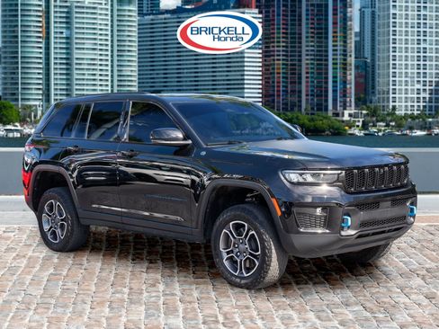 Used 2023 Jeep Grand Cherokee Trailhawk w/ Luxury Tech Group III image 3