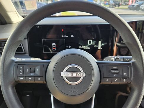 Used 2025 Nissan Kicks S image 11