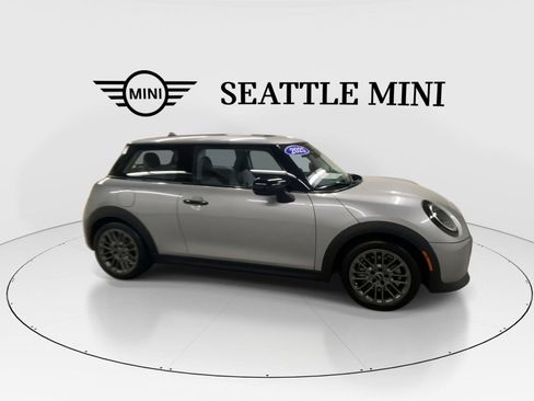 Used 2025 MINI Cooper 2-Door Hardtop FWD image 13