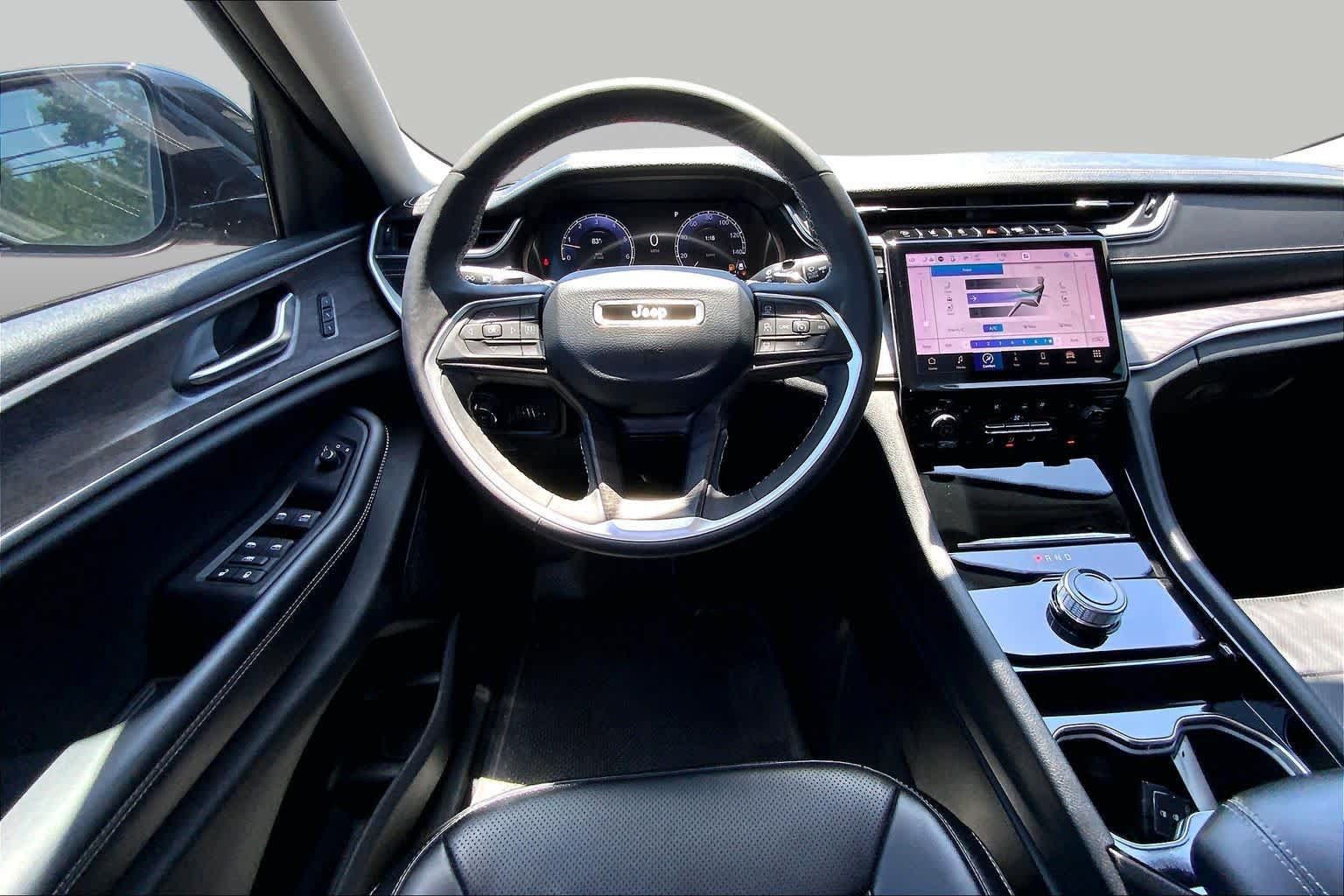 Used 2023 Jeep Grand Cherokee L Limited w/ Luxury Tech Group II RWD image 6