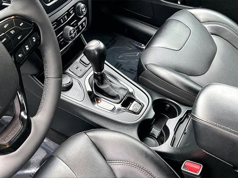 Used 2023 Jeep Cherokee Altitude Lux image 16