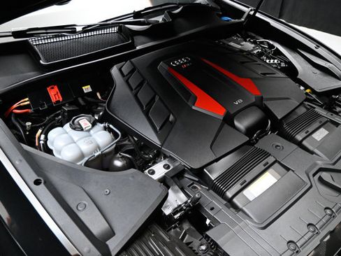 Used 2023 Audi RS Q8 w/ Black Optic Package image 39