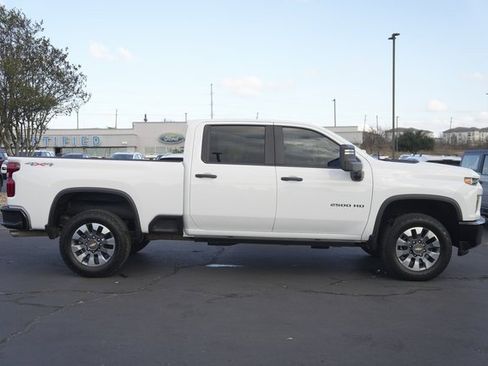 Used 2023 Chevrolet Silverado 2500 Custom w/ Custom Value Package image 5