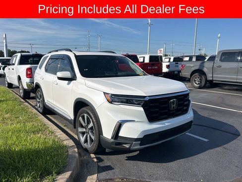 Used 2023 Honda Pilot Touring image 1