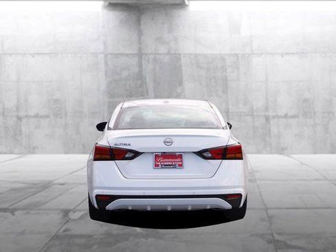 Used 2025 Nissan Altima 2.5 SV FWD image 6