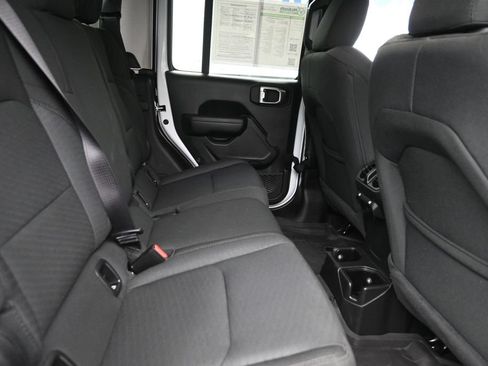 Used 2023 Jeep Gladiator Sport AWD/4WD image 10