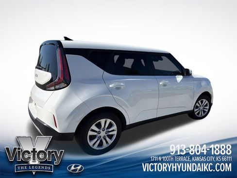Used 2023 Kia Soul LX FWD image 5