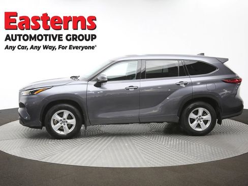 Used 2022 Toyota Highlander LE image 60