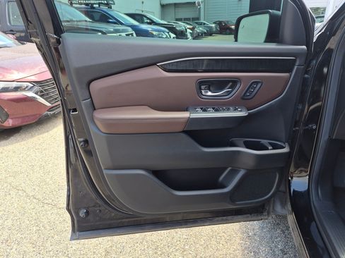 Used 2025 Honda Pilot Elite image 14
