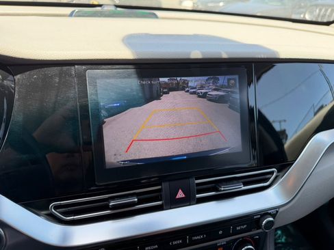 Used 2022 Kia Niro LXS FWD image 23