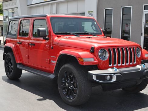 Used 2023 Jeep Wrangler Unlimited Sahara w/ Cold Weather Group AWD/4WD image 4