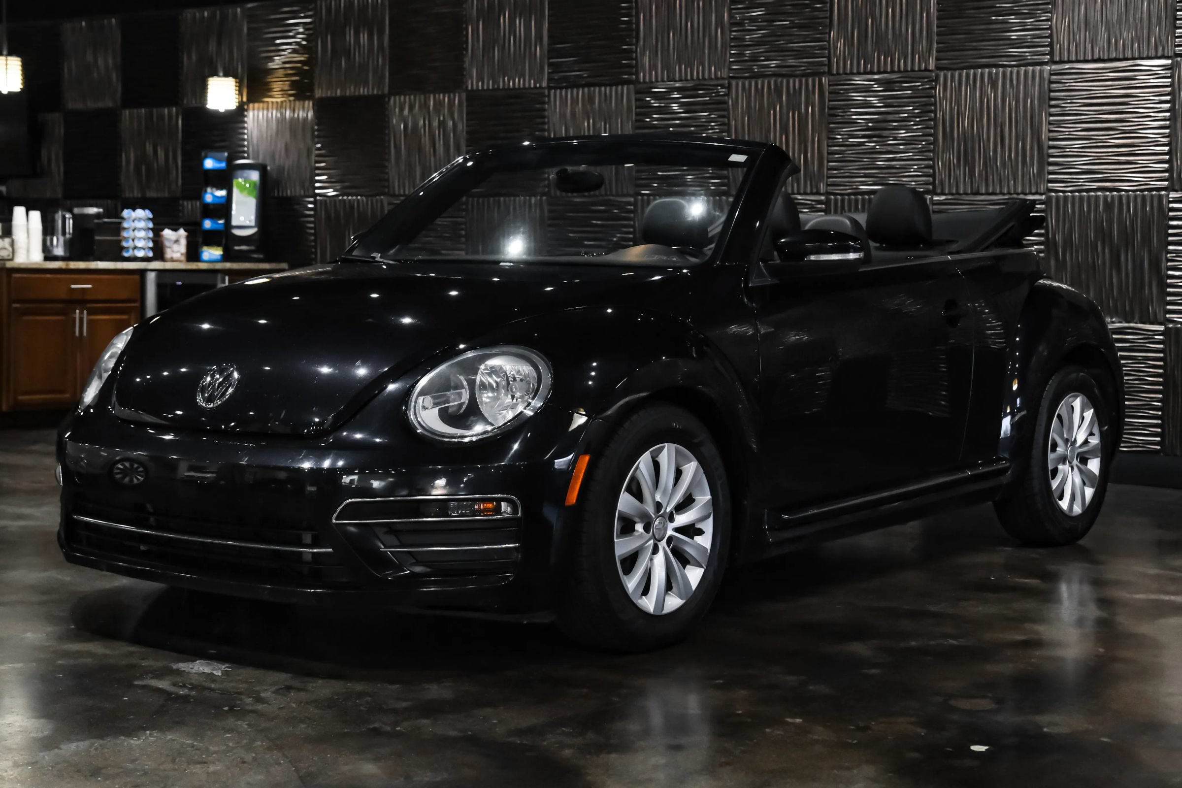 Used 2018 Volkswagen Beetle 2.0T Coast FWD image 9